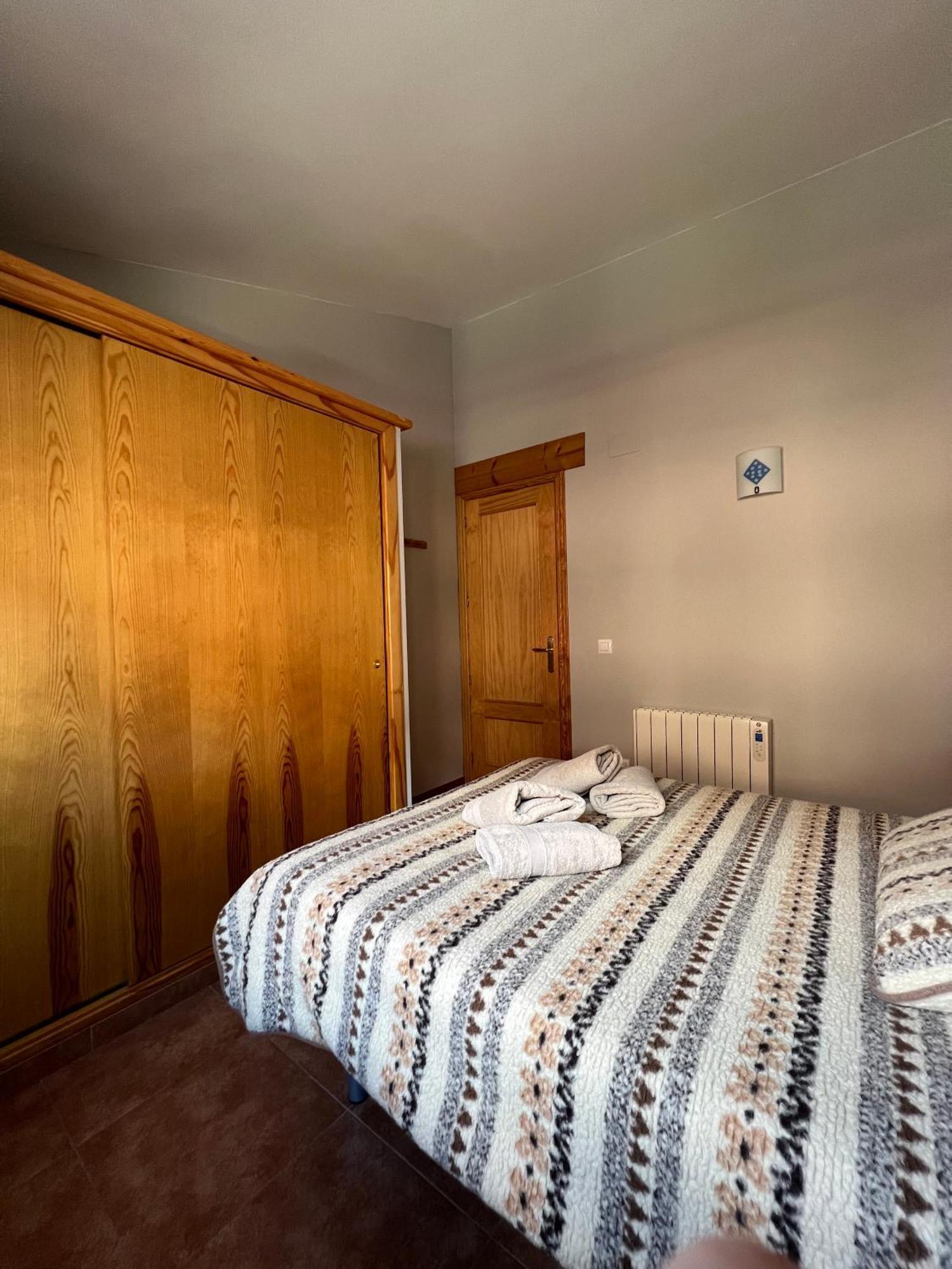 La Vall Apartaments Duplex サン・ロレンゾ・デ・モルニス エクステリア 写真